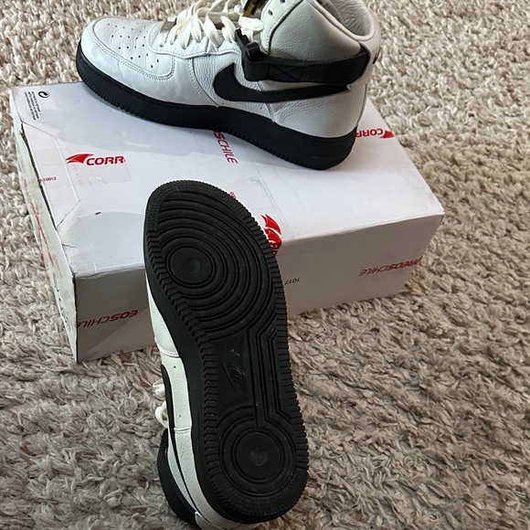 Nike Black and White Leather Sneakers - Picture 5 of 6